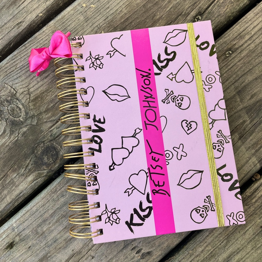 Betsey Johnson Journal💘Pink Spiral Lined
Graphic Sketch🌹☠️💋💔Design Cover - Picture 4 of 10
